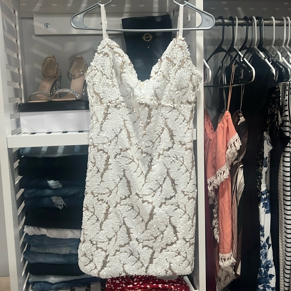 NANAMACS BOUTIQUE Sequin sparkly cocktail dress size Medium never worn.